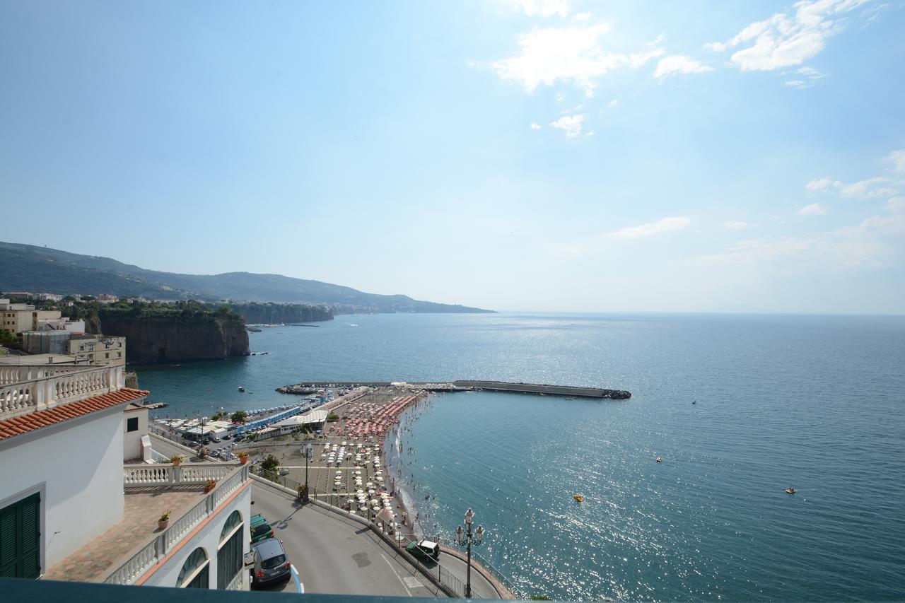 Panorama Palace Hotel Мета Екстериор снимка