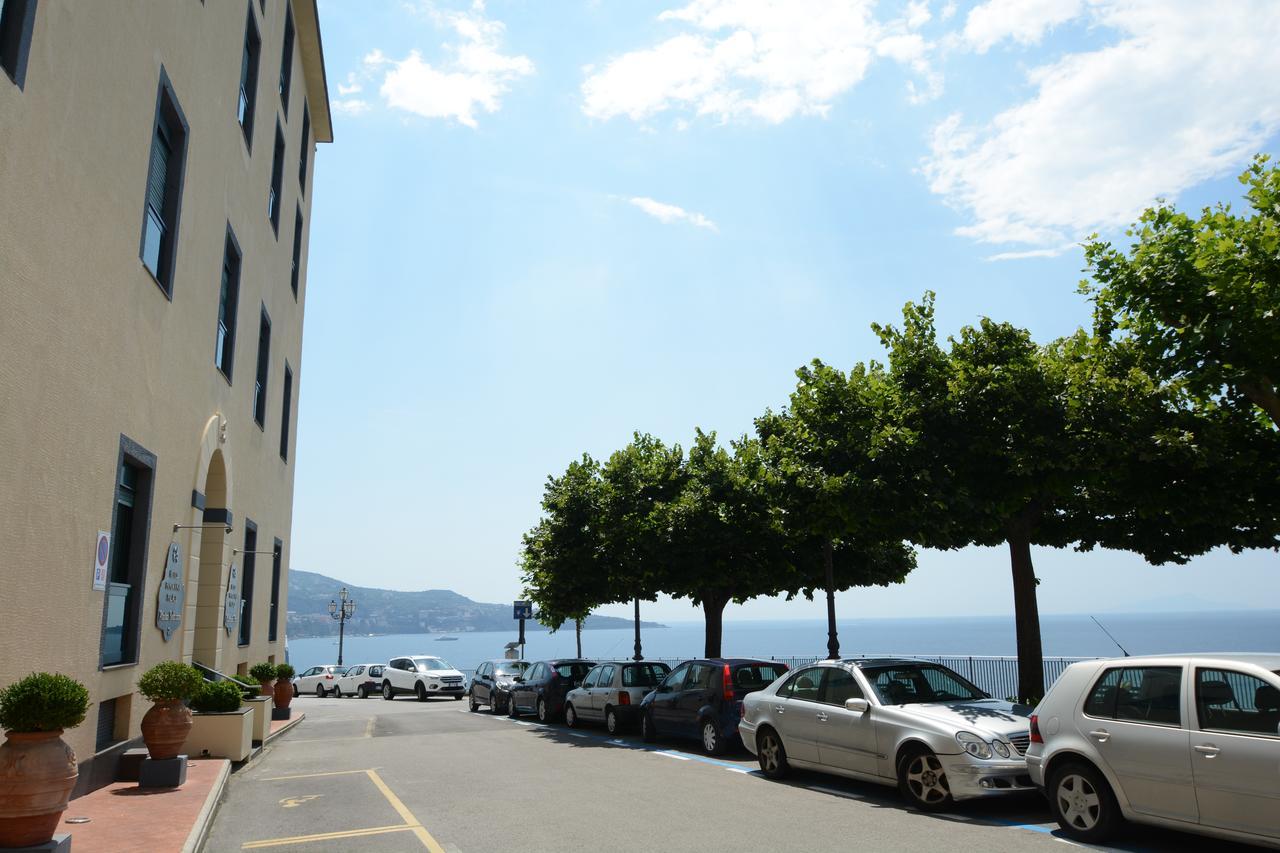 Panorama Palace Hotel Мета Екстериор снимка