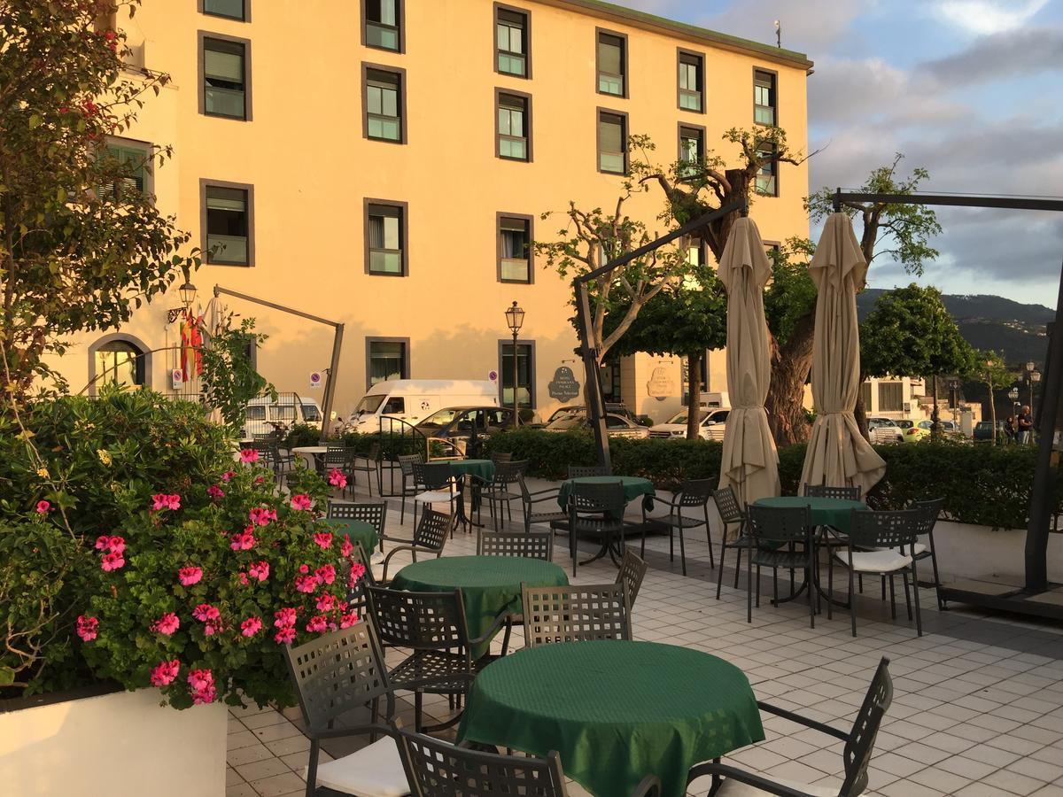 Panorama Palace Hotel Мета Екстериор снимка