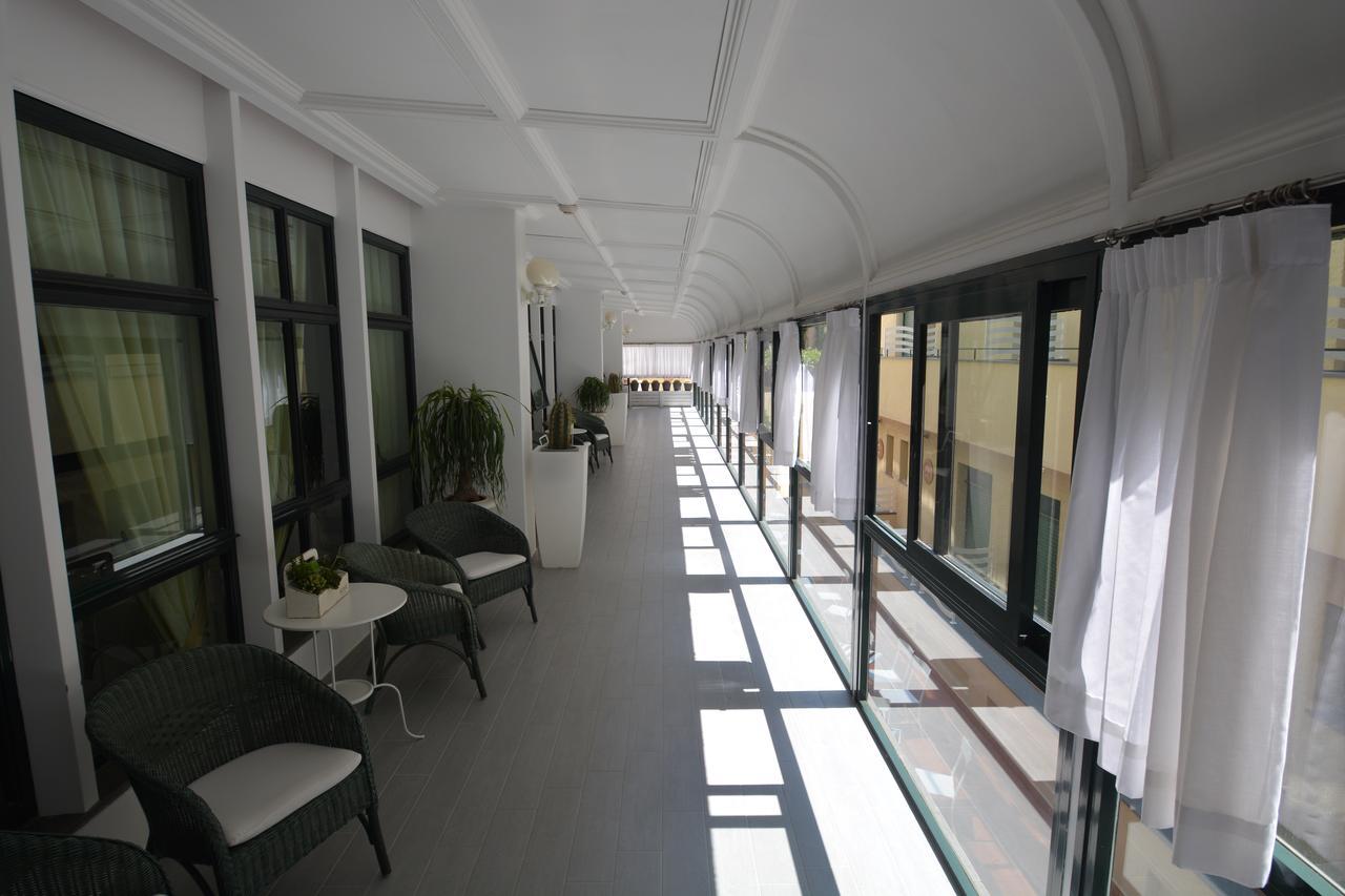 Panorama Palace Hotel Мета Екстериор снимка